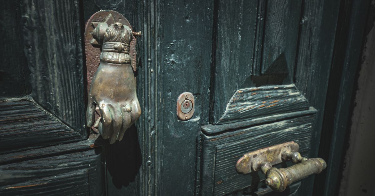 Door Knob Lock vs. Deadbolt: What Actually Secures Your Door — Local Locksmith Heroes