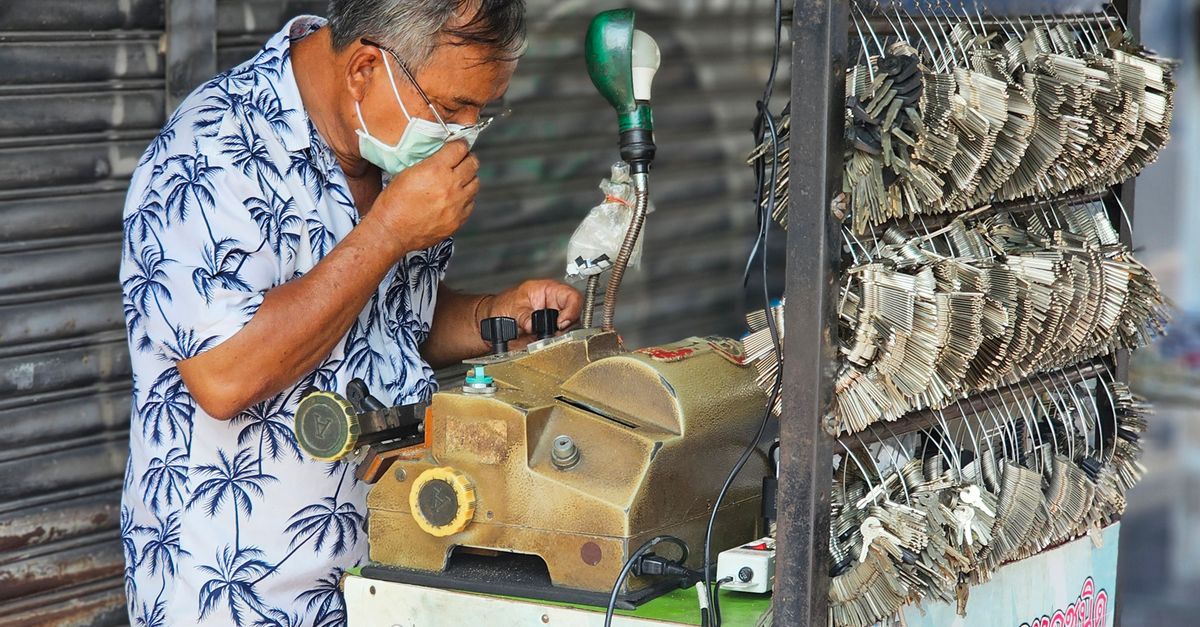 locksmith service technician — Local Locksmith Heroes